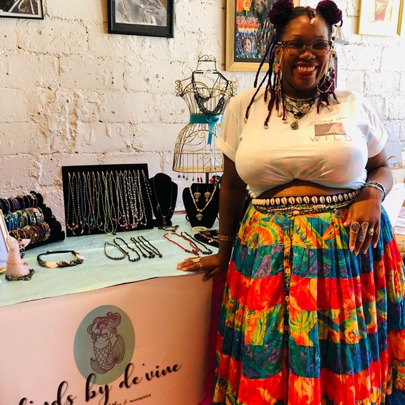 Meet your Posher, Celeste De’Vine - Picture 2 of 3